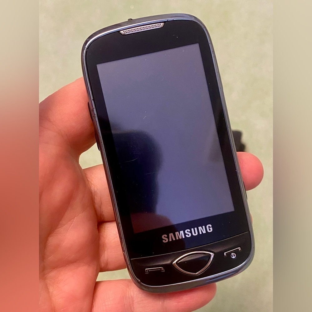 Samsung Black Cell Phone with Holster - Picture 3 of 8